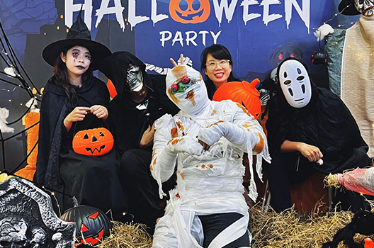 Halloween “Có Kẹo Không Bị Ghẹo”