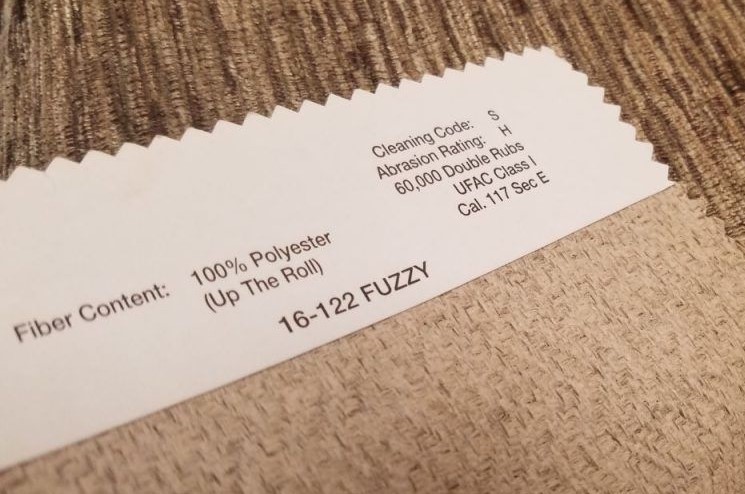 (H&igrave;nh ảnh k&yacute; tự vệ sinh tr&ecirc;n ghế)-1