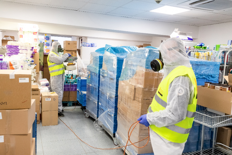 (H&igrave;nh-ảnh-phun-thuốc-h&oacute;a-học-diệt-c&ocirc;n-tr&ugrave;ng)